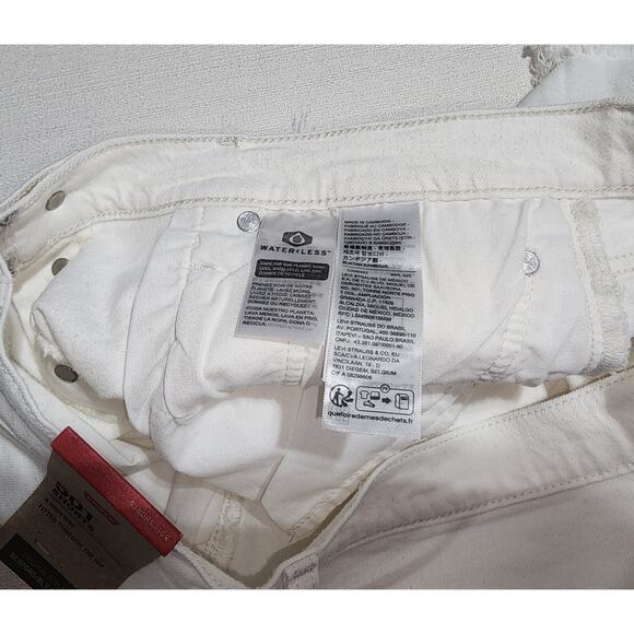 Levi's 501 shorts original 32'' waists a high rise fitted through the hip - Picture 8 of 9